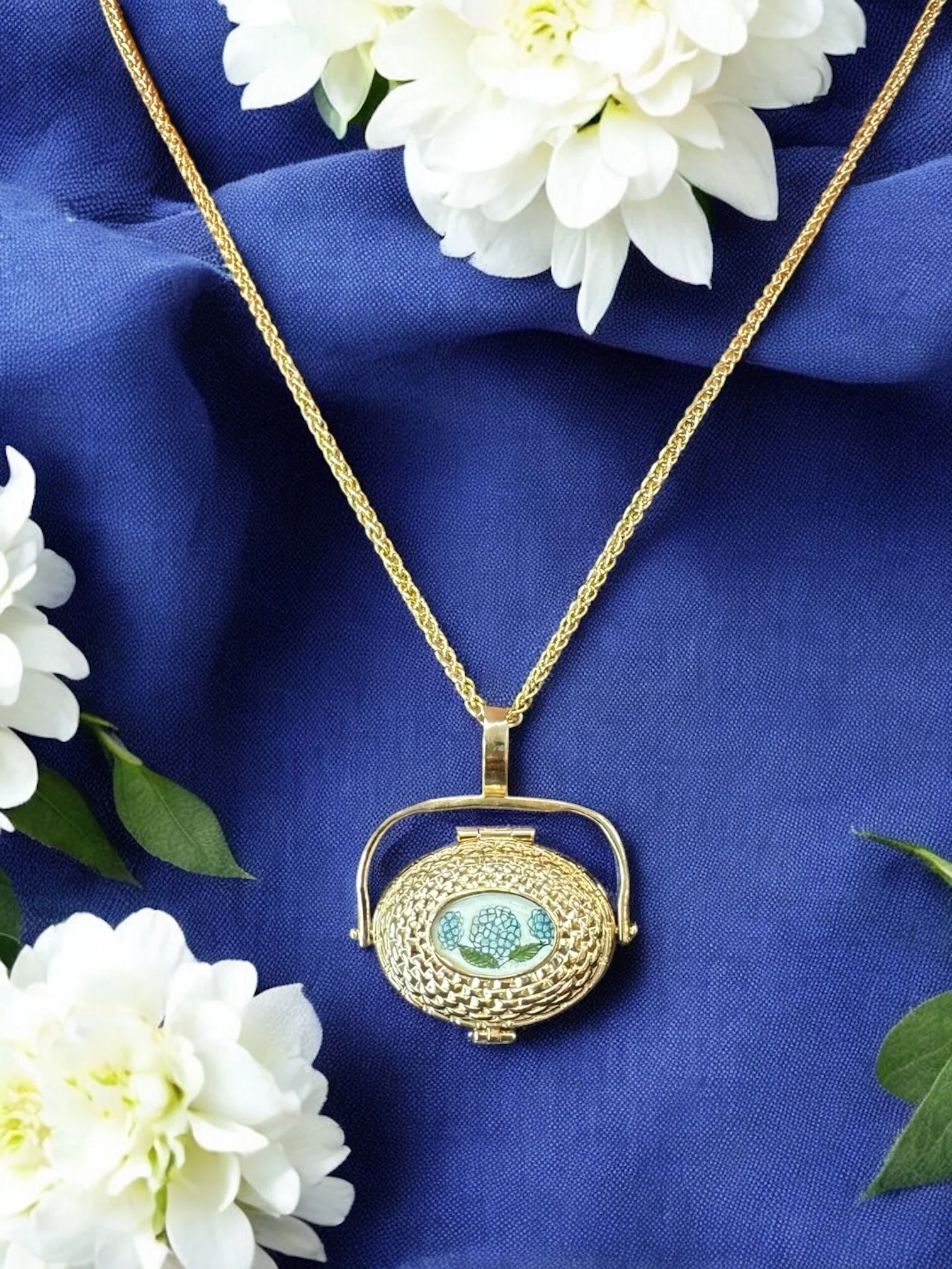 Nantucket Scrimshaw Basket Locket - Image 7